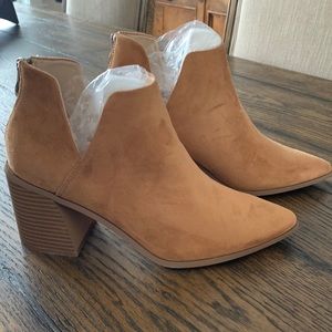 Women’s ankle booties